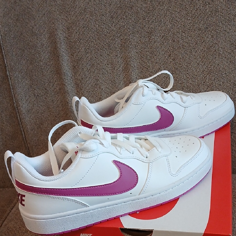 NIB Nike Fuschia & White Court Borough Low Recraft (GS) Sneakers, Sz 7 Y / 9 Wom